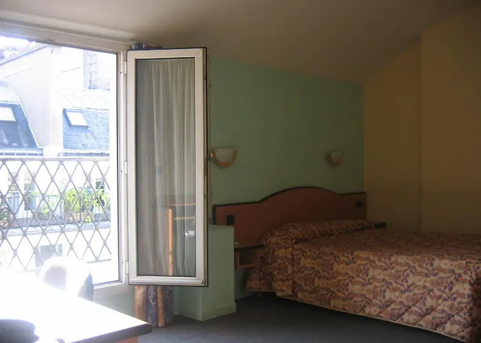 Hotel Ferney République Paris